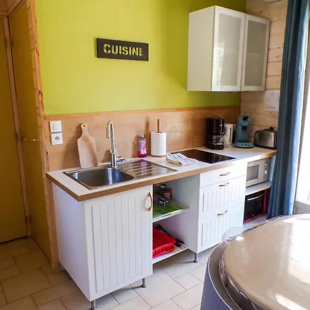 Casa de Férias Maison Cosy Avec Piscine à *